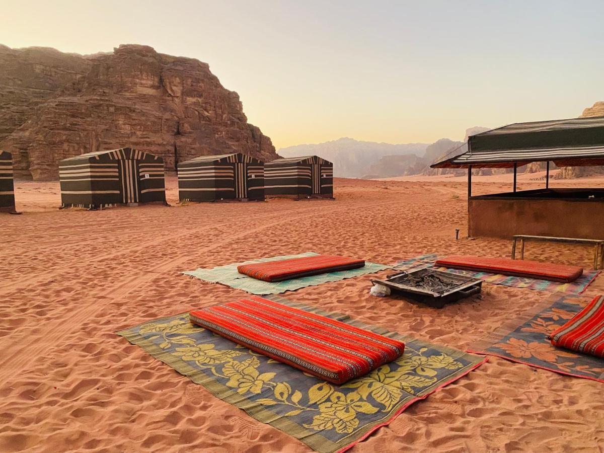 לינה וארוחת בוקר וואדי רם Bedouin Memories Camp מראה חיצוני תמונה