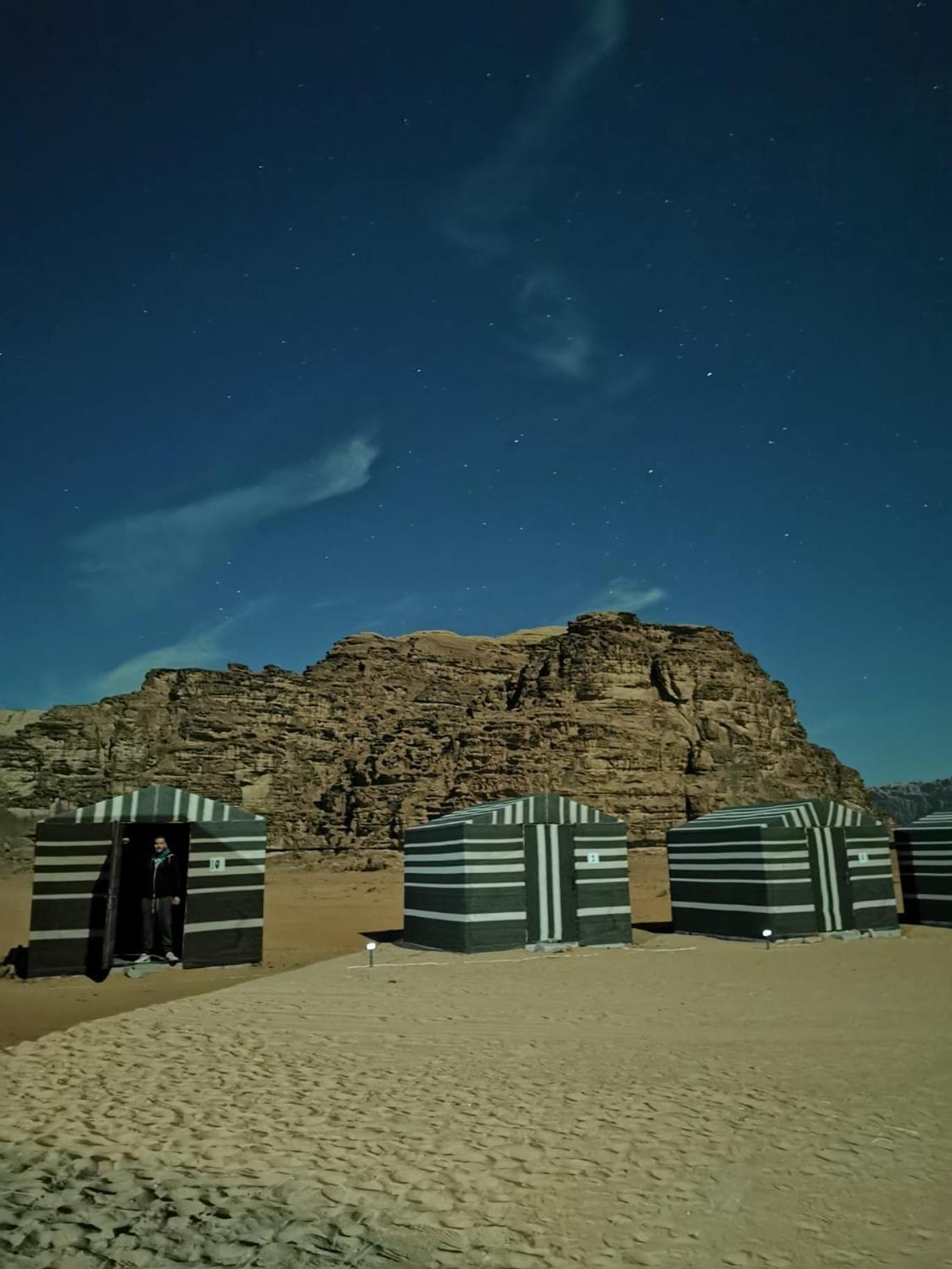 לינה וארוחת בוקר וואדי רם Bedouin Memories Camp מראה חיצוני תמונה