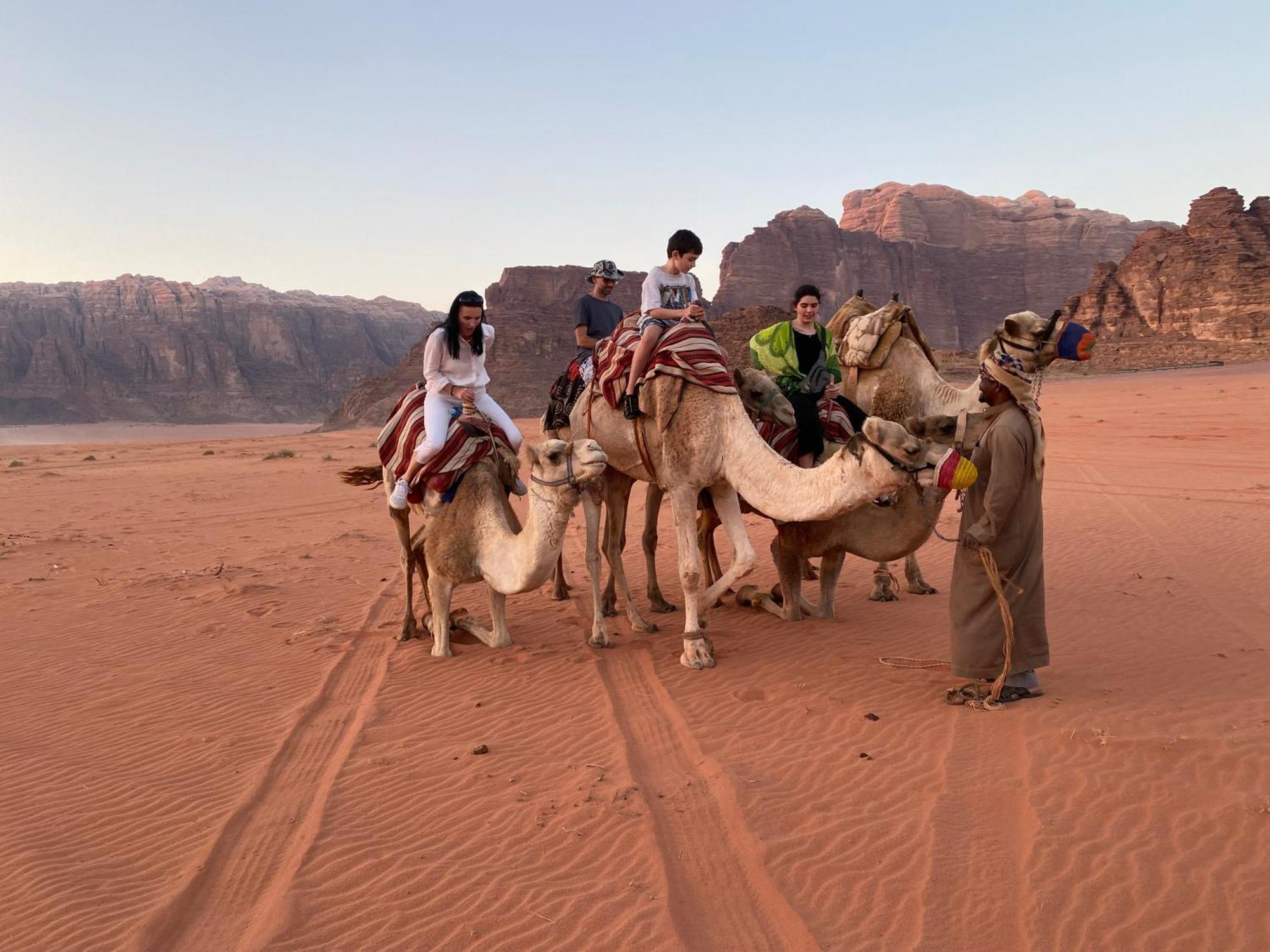 לינה וארוחת בוקר וואדי רם Bedouin Memories Camp מראה חיצוני תמונה