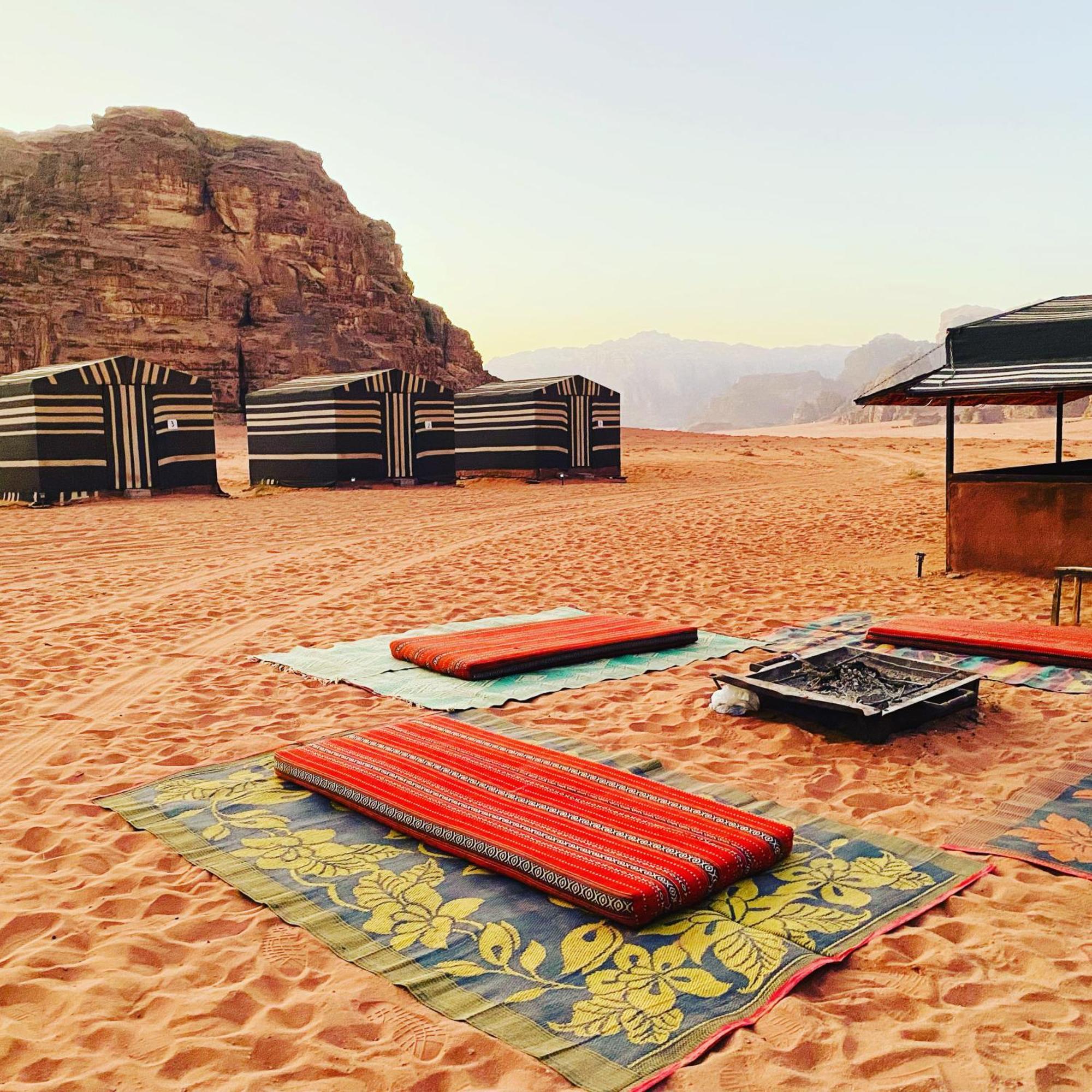 לינה וארוחת בוקר וואדי רם Bedouin Memories Camp מראה חיצוני תמונה
